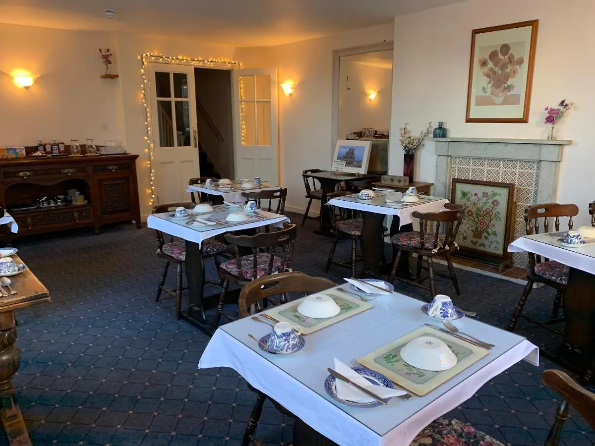 Khyber Mount Guest House Whitby
